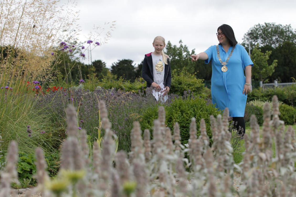 Kaja telling the Lord Mayor about the work the group did in the garden. Photo by Mark Stedman.